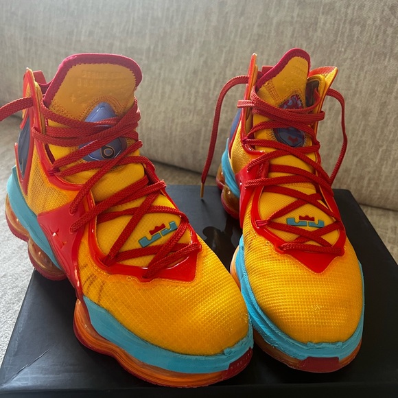 Nike
LeBron Xix "Space Jam - Tune Squad" sneakers - Picture 2 of 8